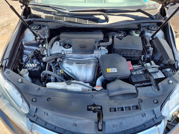 2016 TOYOTA CAMRY — Engine bay