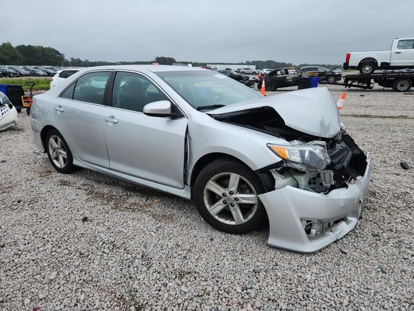 2014 TOYOTA CAMRY — Passenger 3/4