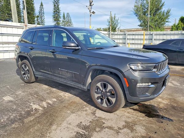 2024 JEEP GRAND CHEROKEE Limited 4XE — Passenger 3/4