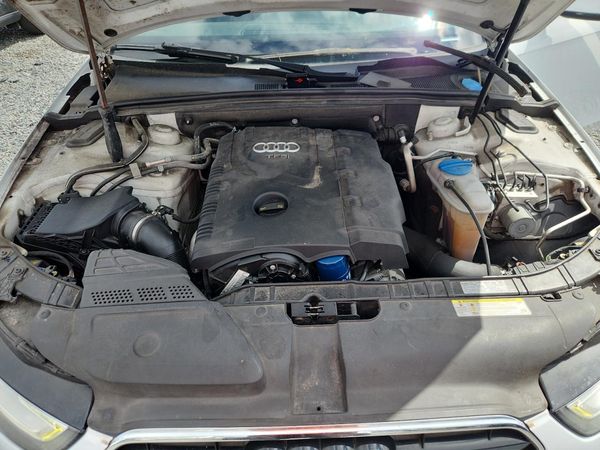 2015 AUDI A4 Premium Plus — Engine bay