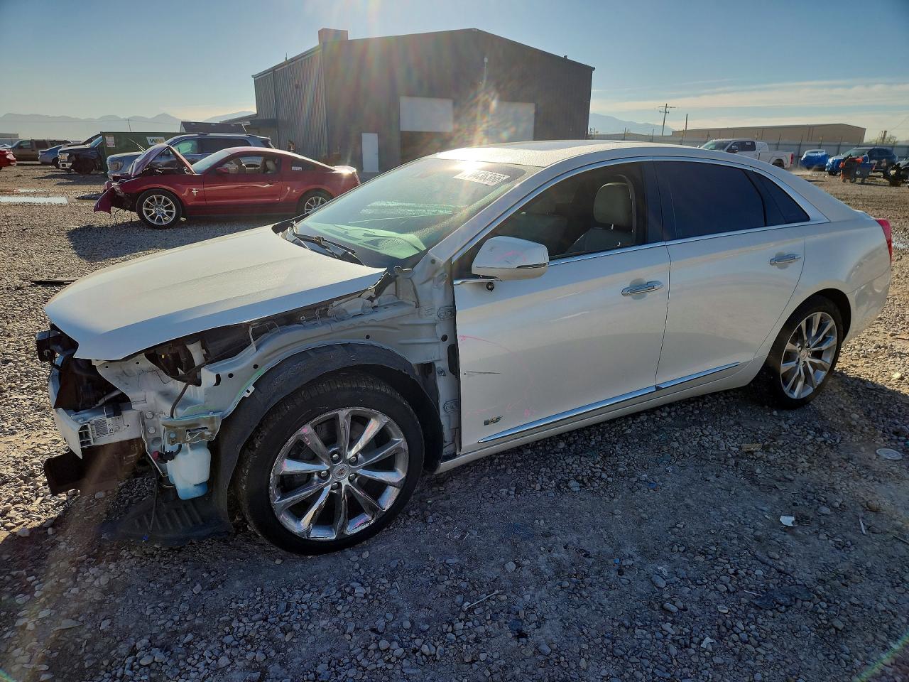 2014 CADILLAC XTS Platinum — Front 3/4