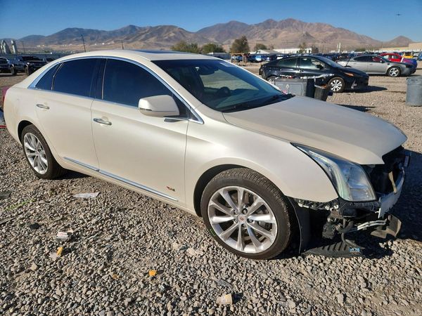 2014 CADILLAC XTS Platinum — Passenger 3/4