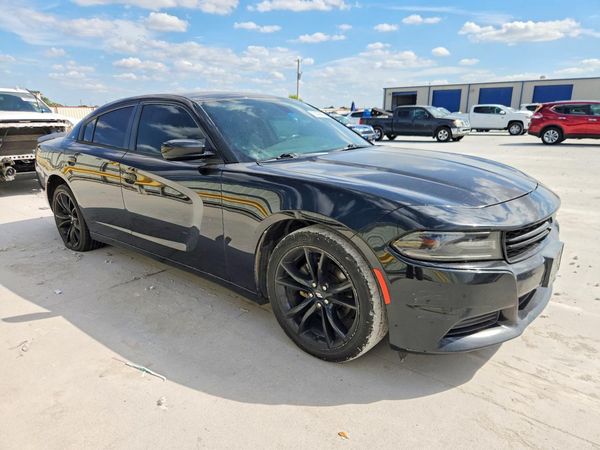 2017 DODGE CHARGER SE — Passenger 3/4
