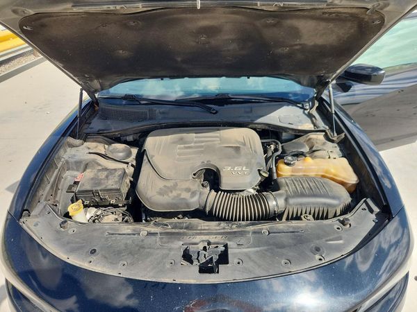 2017 DODGE CHARGER SE — Engine bay