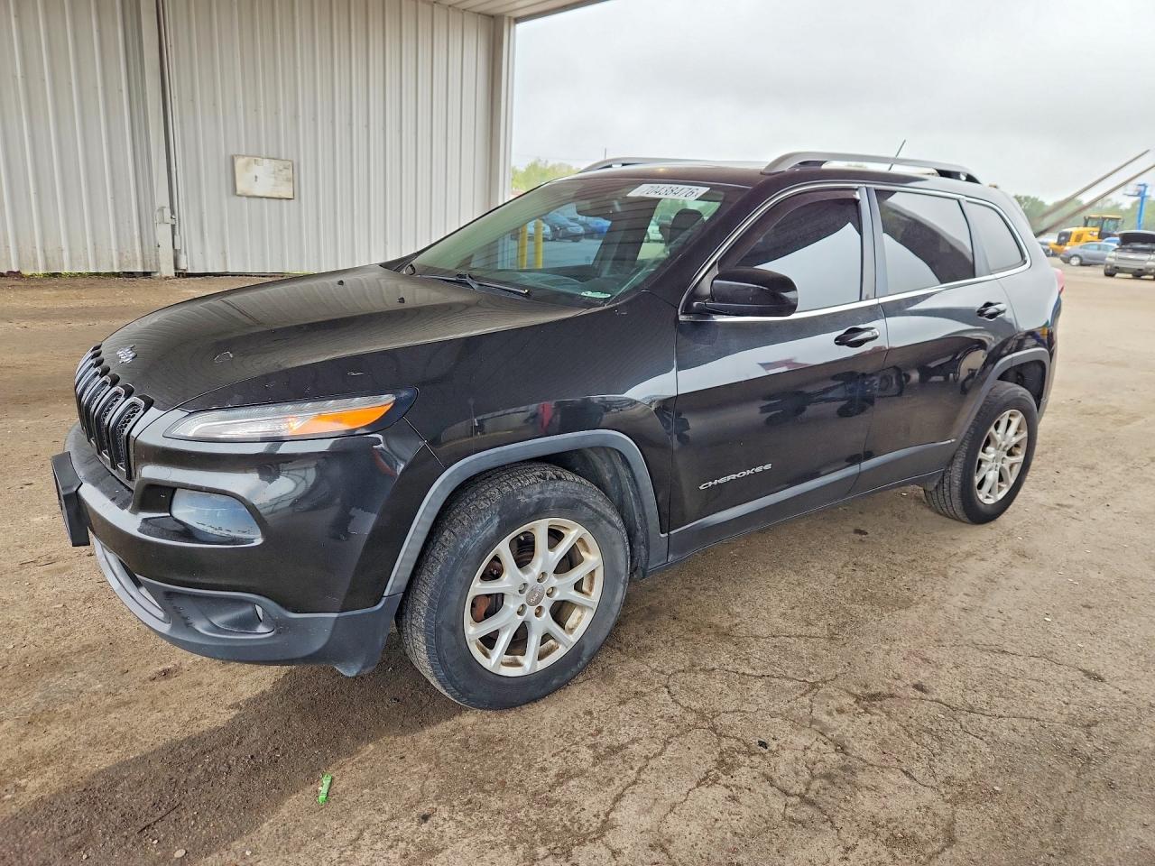 2015 JEEP CHEROKEE Latitude — Front 3/4