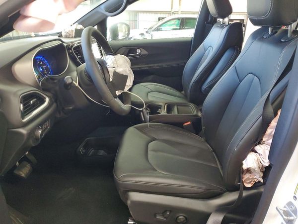 2027 CHRYSLER PACIFICA Select — DENT