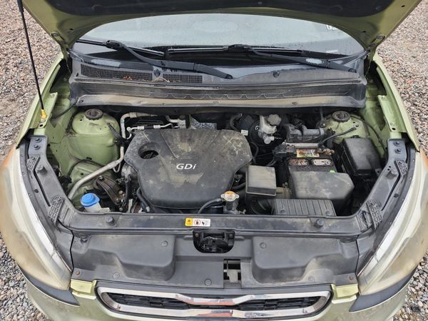 2013 KIA SOUL All Trims — Engine bay