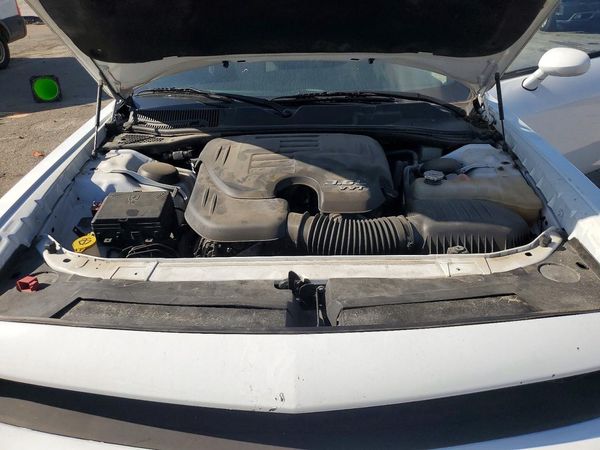 2019 DODGE CHALLENGER SXT — Engine bay