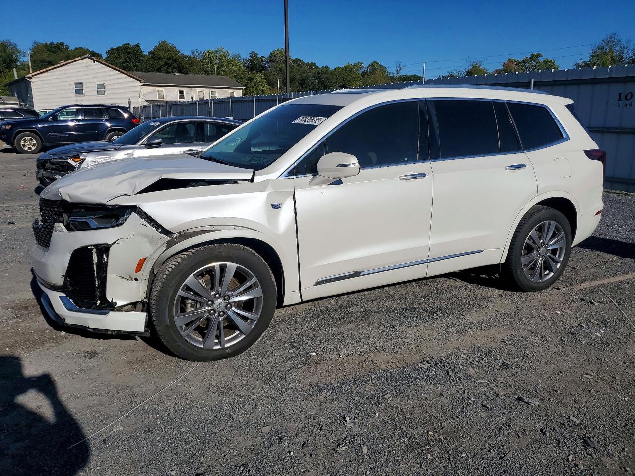2021 CADILLAC XT6 Premium Luxury — Front 3/4