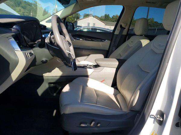 2021 CADILLAC XT6 Premium Luxury — DENT
