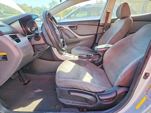 2013 HYUNDAI ELANTRA — DENT