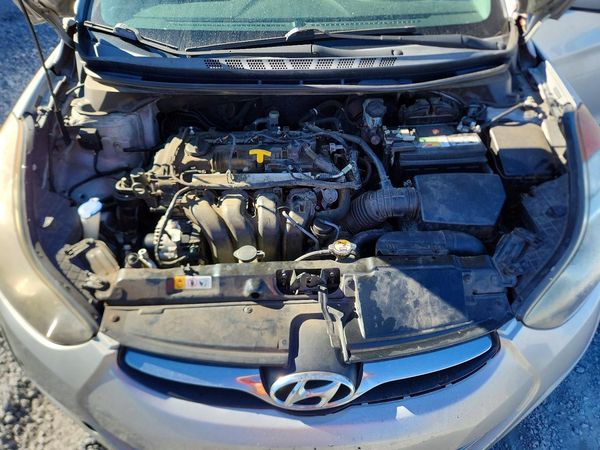 2013 HYUNDAI ELANTRA — Engine bay