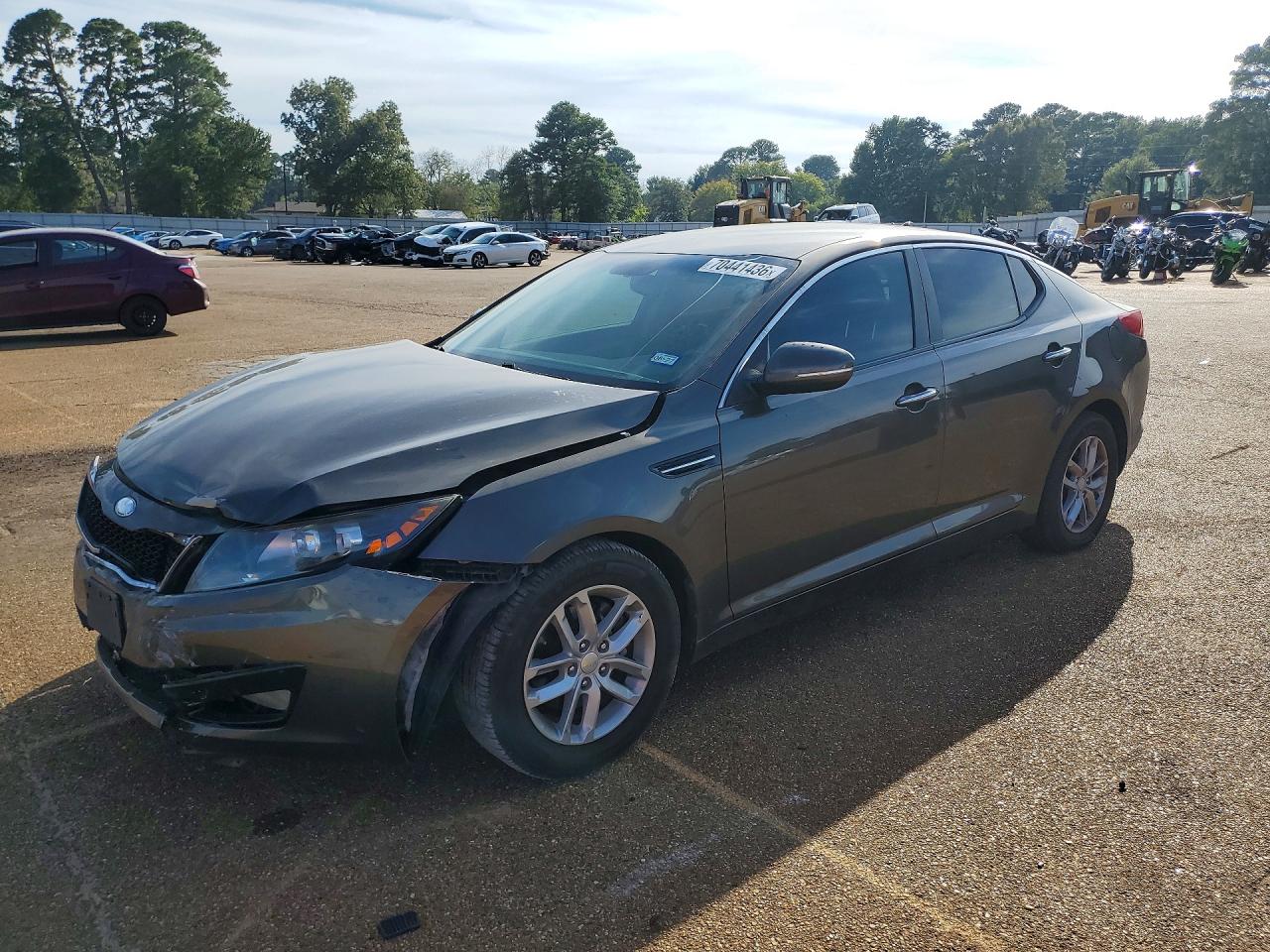 2013 KIA OPTIMA LX — Front 3/4