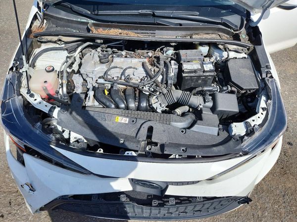 2021 TOYOTA COROLLA LE w/Premium pkg2 — Engine bay
