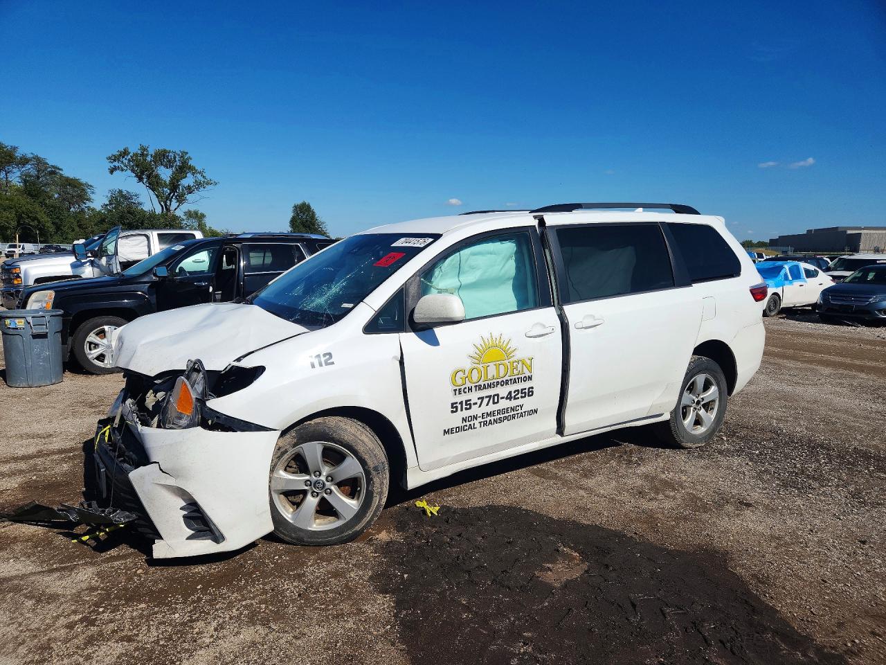 2018 TOYOTA SIENNA LE — Front 3/4
