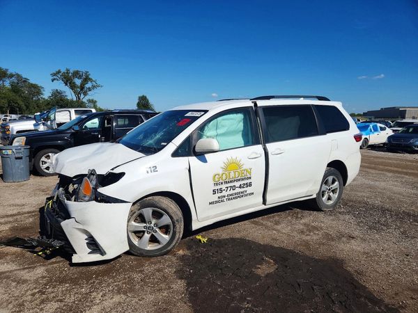 2018 TOYOTA SIENNA — DSFA — Front 3/4