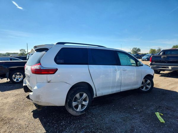 2018 TOYOTA SIENNA LE — PSRA