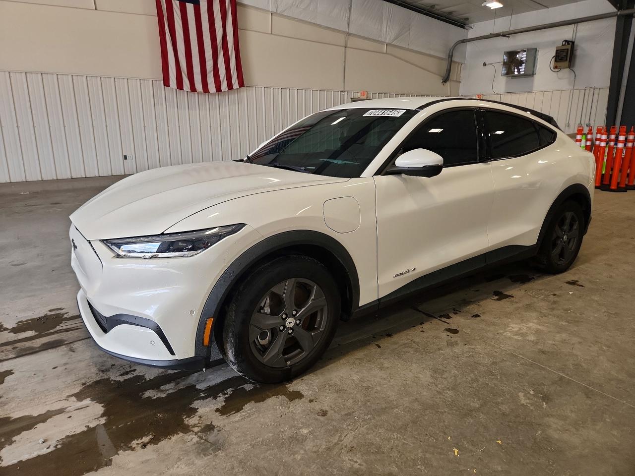 2021 FORD MUSTANG Select — Front 3/4
