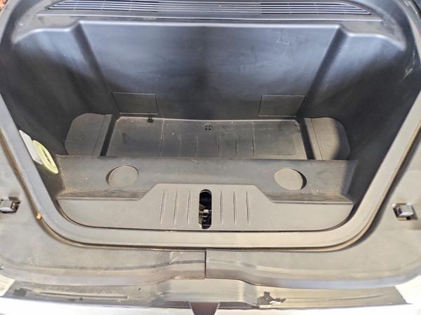 2021 FORD MUSTANG Select — Engine bay