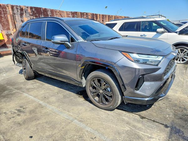 2022 TOYOTA RAV4 SE — Passenger 3/4