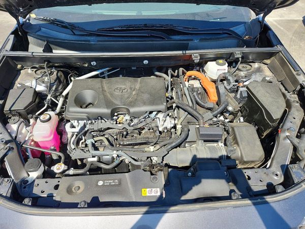 2022 TOYOTA RAV4 SE — Engine bay