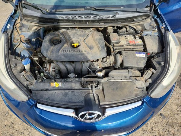 2015 HYUNDAI ELANTRA GLS(Middle) — Engine bay