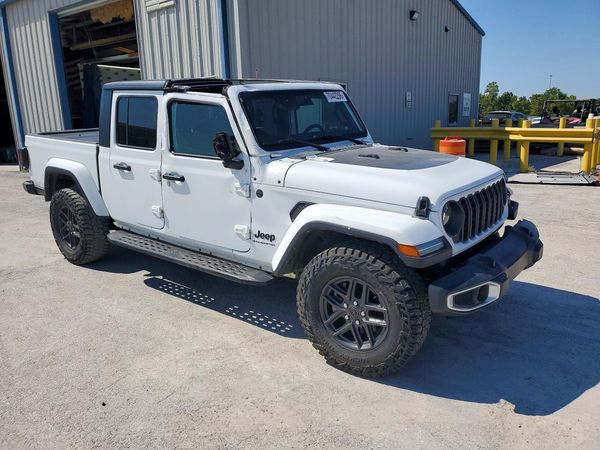 2024 JEEP GLADIATOR Sport — Passenger 3/4