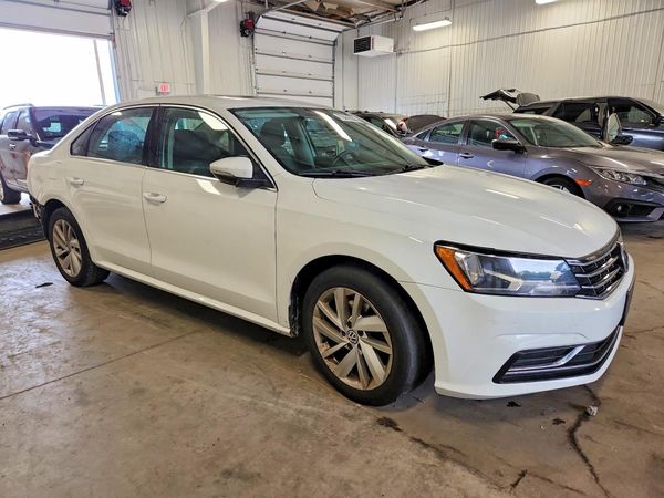 2018 VOLKSWAGEN PASSAT SE, SE w/ Technology — Passenger 3/4