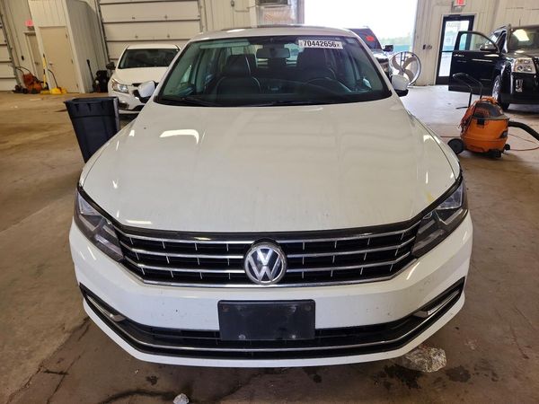2018 VOLKSWAGEN PASSAT SE, SE w/ Technology — DIRF