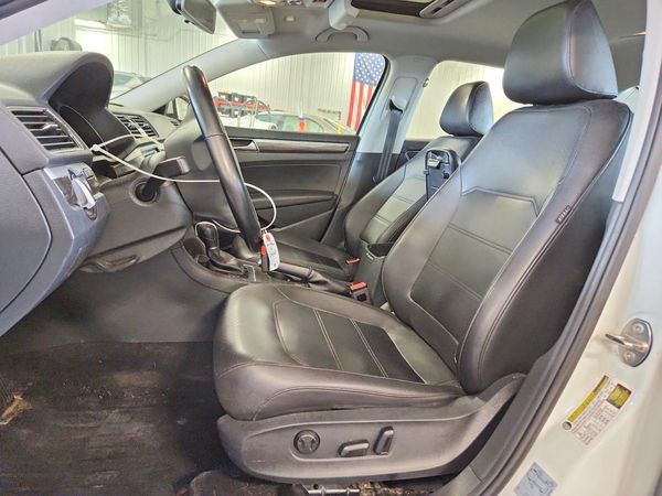 2018 VOLKSWAGEN PASSAT SE, SE w/ Technology — DENT