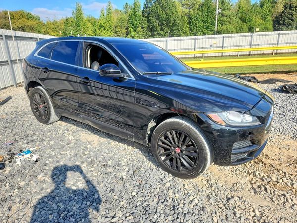 2019 JAGUAR F-PACE Prestige — Passenger 3/4
