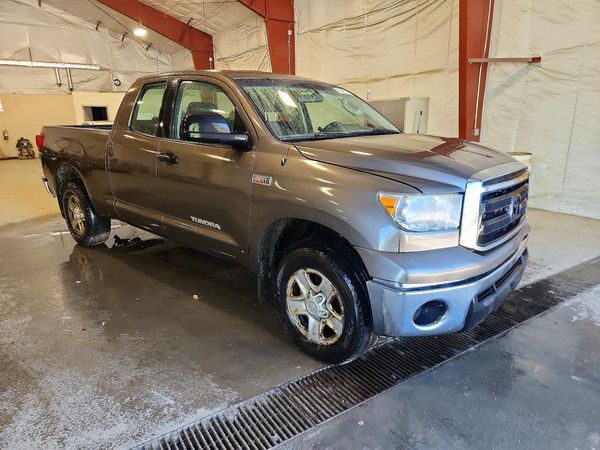 2012 TOYOTA TUNDRA SR5 — Passenger 3/4