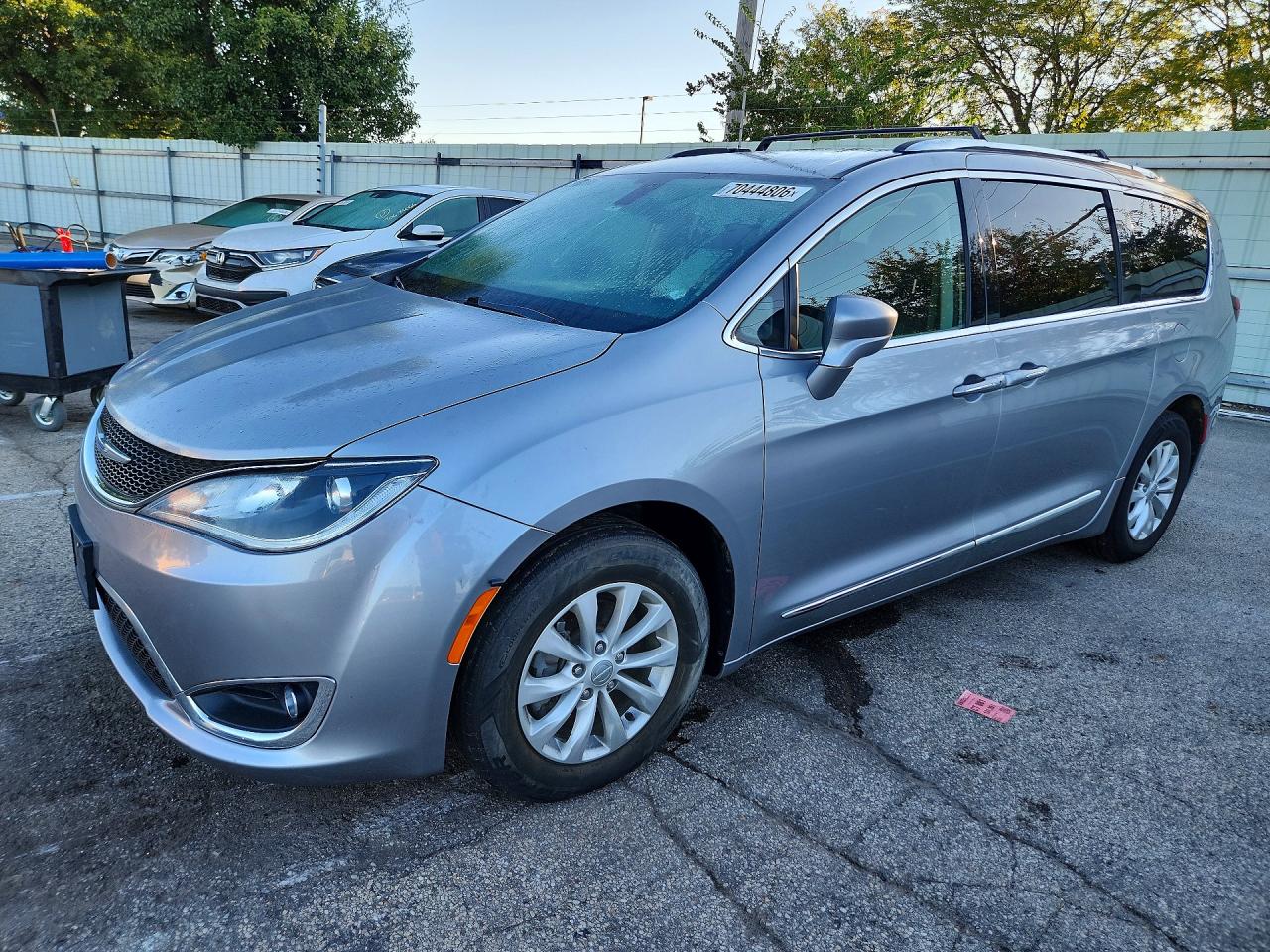 2019 CHRYSLER PACIFICA Touring L — Front 3/4