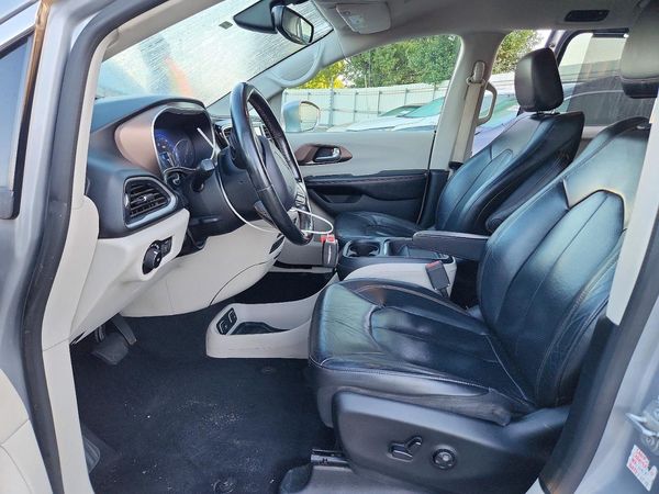 2019 CHRYSLER PACIFICA Touring L — DENT