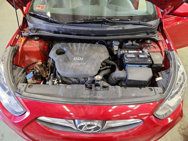 2013 HYUNDAI ACCENT — Engine bay