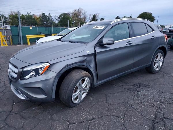 2017 MERCEDES-BENZ GLA-CLASS GLA250-4M — Front 3/4