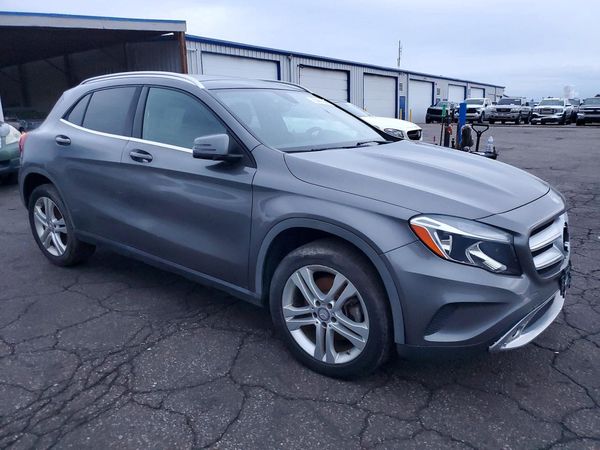 2017 MERCEDES-BENZ GLA-CLASS GLA250-4M — Passenger 3/4
