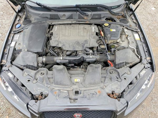 2015 JAGUAR XF Sport & Portfolio — Engine bay