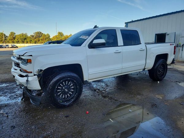 2018 CHEVROLET SILVERADO LT — Front 3/4