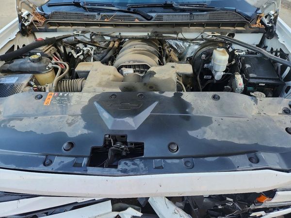 2018 CHEVROLET SILVERADO LT — Engine bay