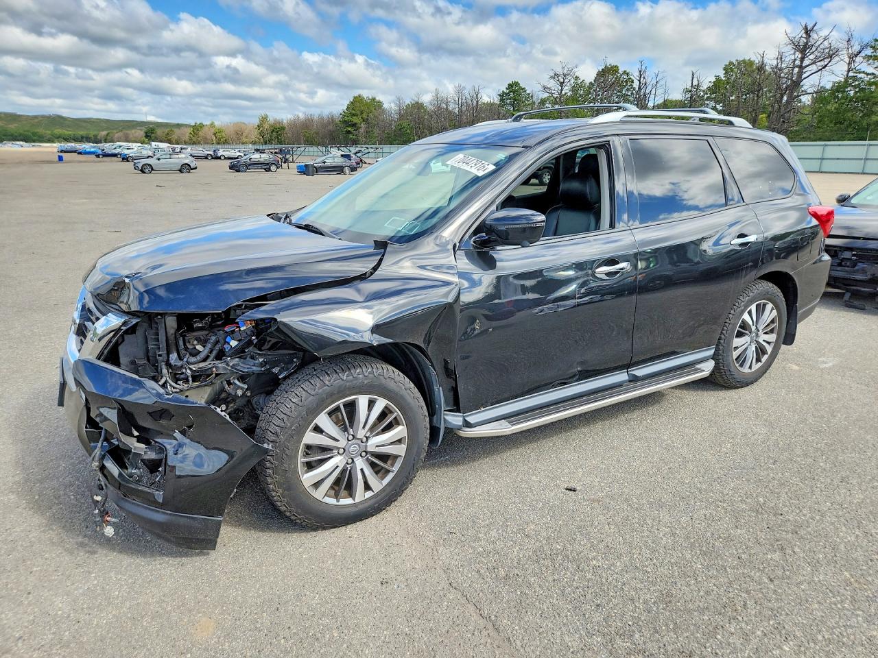 2020 NISSAN PATHFINDER SL — Front 3/4
