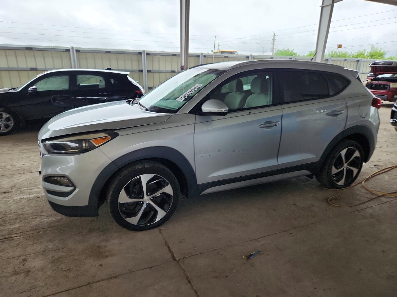 2017 HYUNDAI TUCSON — Front 3/4