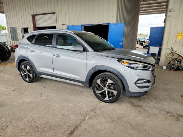 2017 HYUNDAI TUCSON — Passenger 3/4