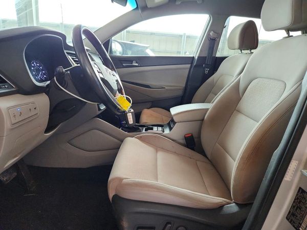 2017 HYUNDAI TUCSON — DENT