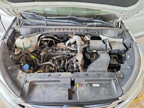 2017 HYUNDAI TUCSON — Engine bay