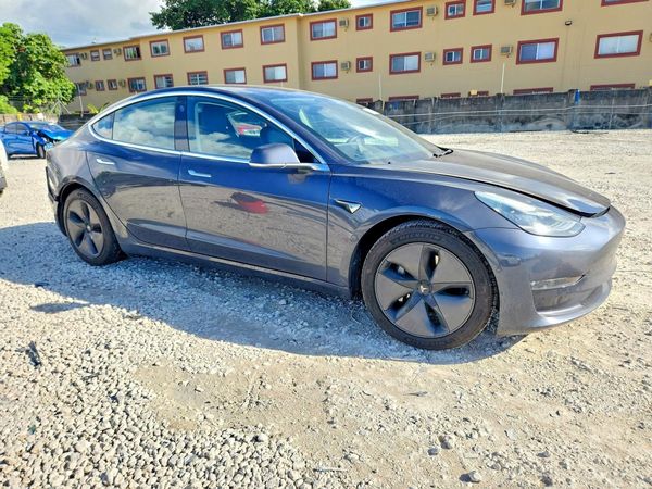 2018 TESLA MODEL 3 — Passenger 3/4