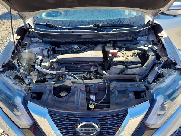 2019 NISSAN ROGUE — Engine bay