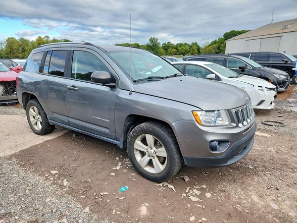 2012 JEEP COMPASS Latitude — Passenger 3/4