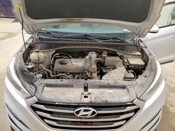 2017 HYUNDAI TUCSON — Engine bay