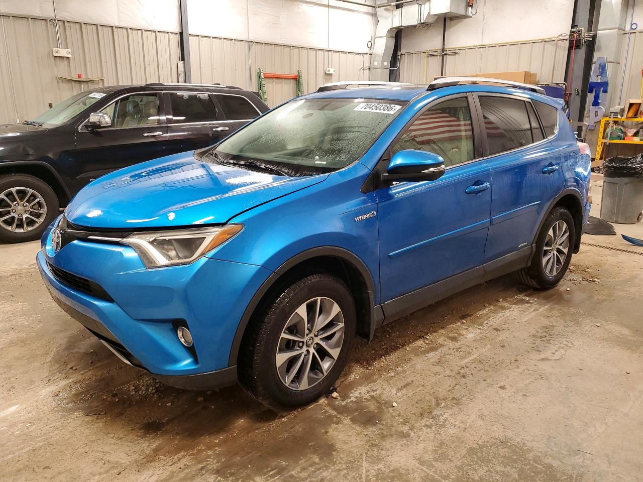 2016 TOYOTA RAV4 XLE (M Grade) — Front 3/4